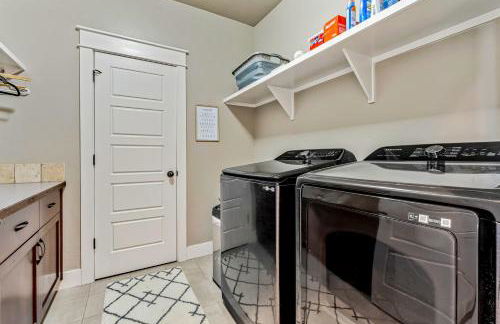 Modern 5BR Retreat with Hot Tub Cold Plunge & Park - Foto 23