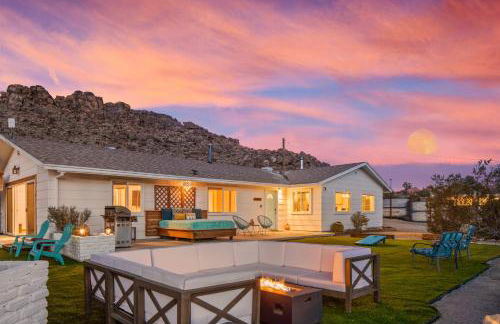 Neon Moon An Elevated Experience w Pool and Spa - Foto 1