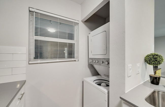 Modern 2BR Near UT Hyde Park Evonify - Foto 8