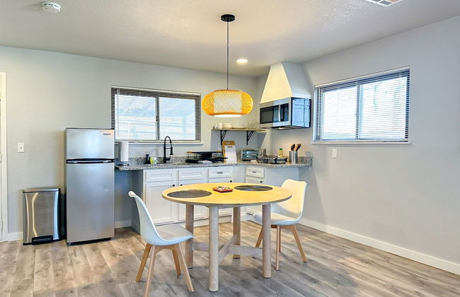 Vintage Gem in Prime Location Cozy 1BR Oasis - Photo 16