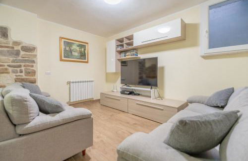 Villa San Lorenzo - Hilltop Villa With Private Pool, Jacuzzi & AirCO - Photo 65