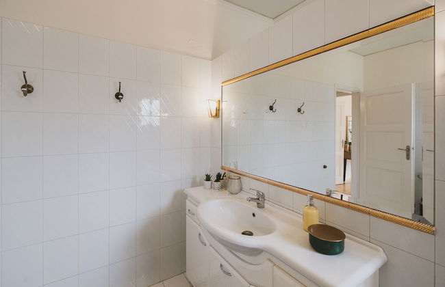 Mid-Century Modern Villa Vintage Charm - Foto 29