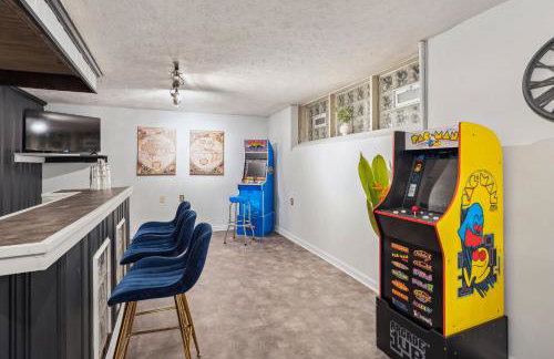 Steps to Edgewater - Sleeps 14 - Fun Game Room Retreat - Foto 3