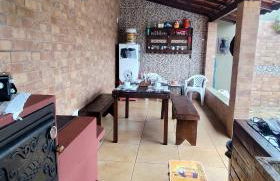 Casa Espaço Sara Piscina com total privacidade, área gourmet completa com churrasqueira fogão a lenha, a 5min do centro e do parque das águas - Foto 10