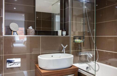 Kensington High Street One Bed with Air Con - Foto 20