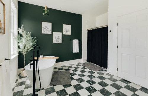 Newly Renovated Vintage Inspired Large 4 BR Home - Foto 21