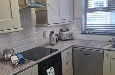 UlsterApartments one bedroom 2 single beds and sofa bed - Foto 21