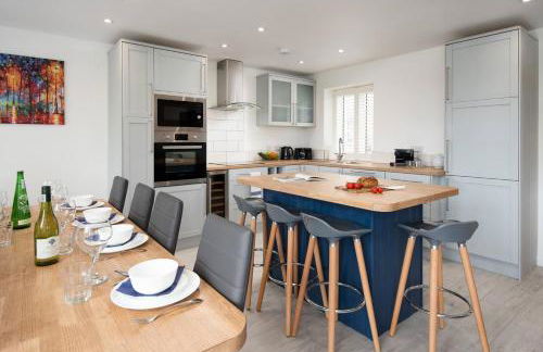 Sunset View, Hot Tub Haven for max 8 people - Photo 3