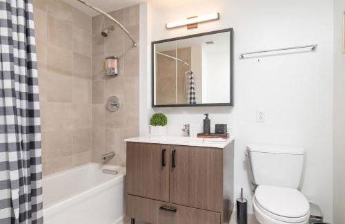 Central Square 3BR Condo with Downtown View Gym and Parking - Foto 59