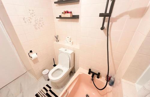 Spacious Luton Airport Accommodation - Perfect for Contractors, Families, Tourists & Long Stays - Foto 33