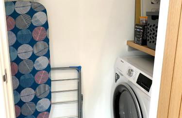 Stunning NEW Large 3 bedroom House - 5 Minutes to the nearest Beach! - Great Location - Garden - Parking - Fast WiFi - Smart TV - Newly decorated - sleeps up to 7! Close to Poole & Bournemouth & Sandbanks - Foto 15