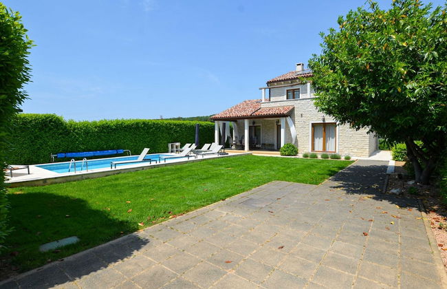 Sophisticated and Chic Villa With Pool - Foto 45