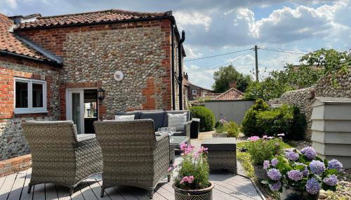 Luxury Cottage with Air Con & Walled Garden - Photo 4
