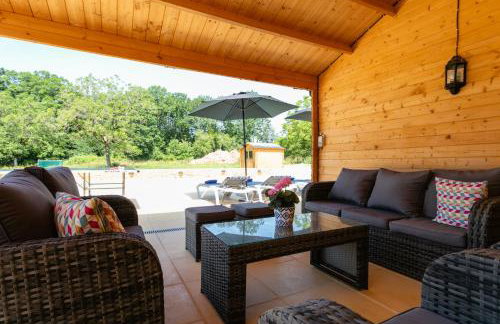 Luxury 3 Bed Home with Heated Swimming Pool Air Con and Boules Pitch - Foto 4