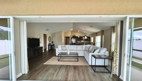 Cozy Oasis in Prime Location with Sunset Lake View, Golf Cart and Bathtub - Foto 2