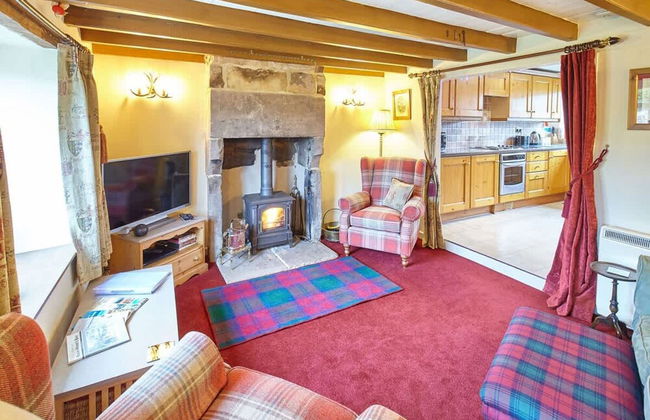 Host Stay Honeysuckle Cottage - Photo 15