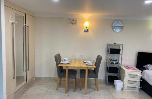 Studio flat Gants Hill with Free Parking - Foto 7