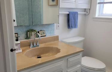 Waterfront Salt Pond House, water view and dock - Foto 19