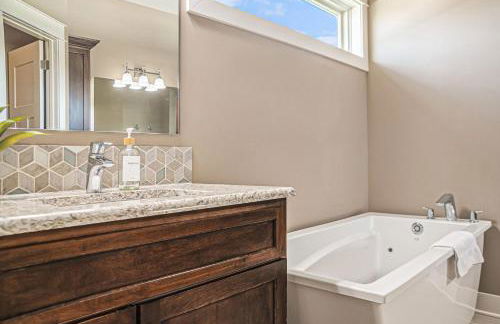 Luxury Stay with Golf Simulator and 3 King Bedrooms - Foto 26