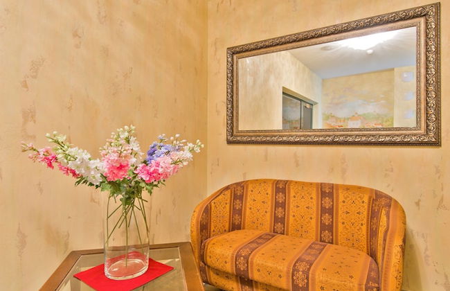 Barbacan Apartments - Photo 3