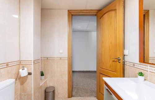 Amplio piso con 4 habitaciones para disfrutar de Málaga con parking gratuito - Photo 11