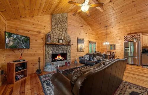 The cozy Lazy Laurel with year-round mountain views, hot tub, fire pit - Foto 4