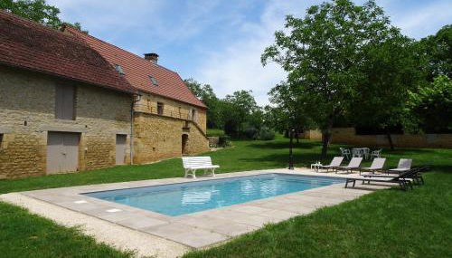 Domaine avec piscine à Milhac dans le Lot 4 étoiles 2 gîtes - Foto 2