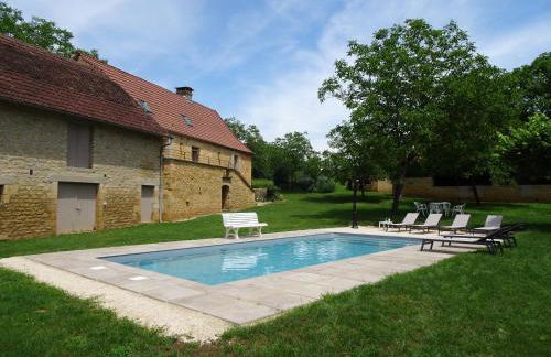 Domaine avec piscine à Milhac dans le Lot 4 étoiles 2 gîtes - Foto 2