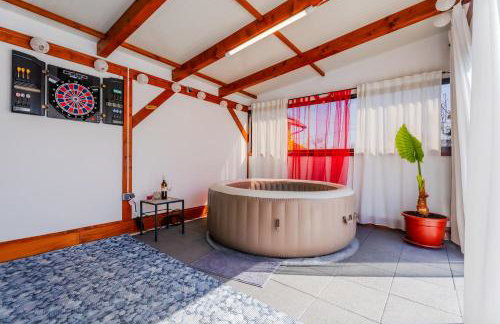 Timber Cottage With Pool - Happy Rentals - Foto 30