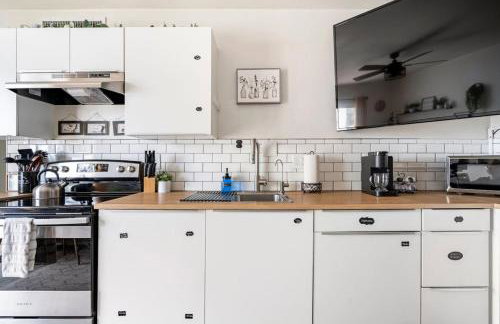 Bright 2BR Oasis Desert Charm and BBQ Nights - Foto 8