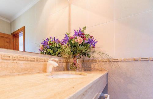 Preciosa villa con piscina, jardín y vistas al mar WIFI - Foto 47