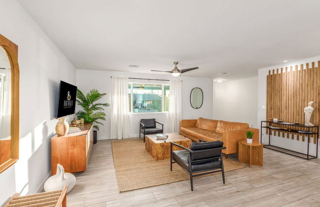 The Melrose ASU Pool Workspace Firepit - Photo 7