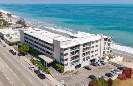 Oceanfront Gem w Balcony Pool Hot Tub Carbon Beach Access Bluewater Haven by AvantStay - Photo 2