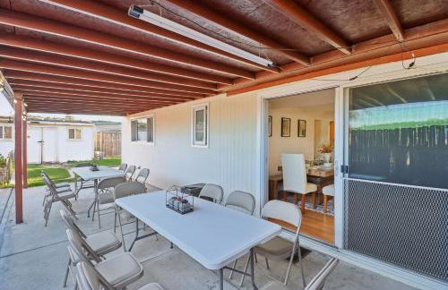 Entire Private Home with 3 Bedrooms, Gated Yard, Parking, King Bed, Available Now - Foto 30