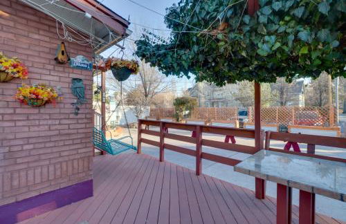 Close to Midtown! Cozy Reno River Cottage - Foto 19