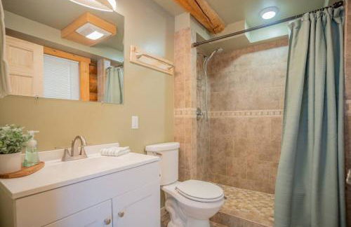 Tucked Away Timber Lower Suite - Foto 11