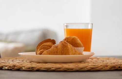 Beachside Retreat with Private Terrace - Foto 26