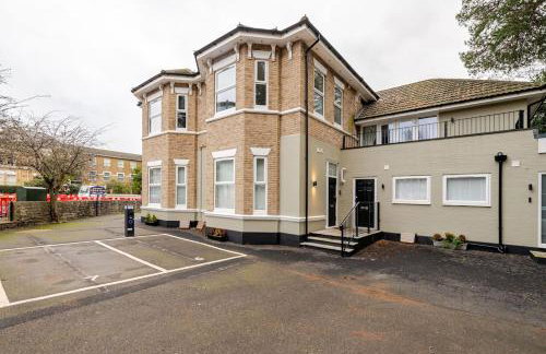 Brand New Apt - Beach Breeze Spacious 1-Bedroom Apartment with parking - sleeps 4 ppl- internet - Foto 65