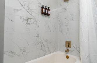 Heritage Haus - Luxe 2BR w Deck, Pets OK, Wi-fi, Near Marietta Sq - Foto 42