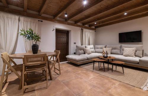 Villa Frontale - Restored Villa with Pool Perfect for 6 Nestled Next to a Traditional Olive Mill and Local Farms Offering Authentic Hospitality and Organic Delights By Villa Mana Gers - Foto 11