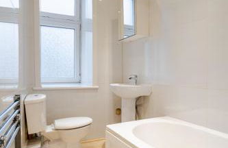 Newly Furnished Flat 4 Minutes Walk To Metro - Foto 14