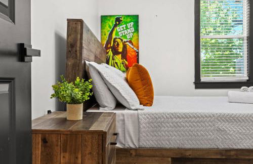 Unique Black Home in the Heart of Shelby Park - Foto 31