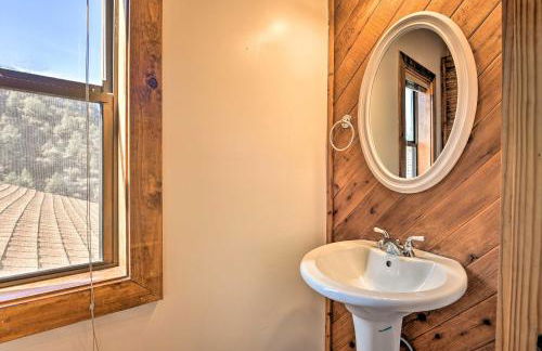 Luxe Escape with Decks, Mtn Views, Game Room! - Foto 16