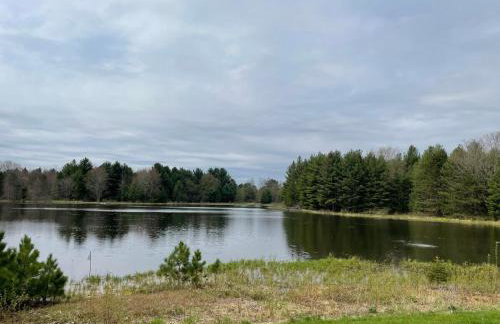 Woodsy and Private- Dream House on a 7 Acre Pond - Foto 11