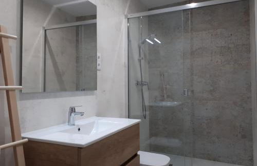 Beautiful Apartment on Las Ramblas with Port views - Photo 35