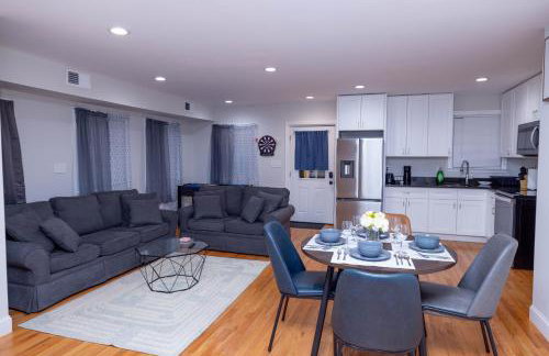 Modern Luxury Home With Fireplace & Game-Room - Foto 27