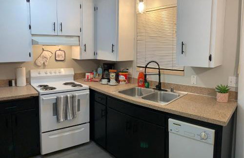 Hidden Gem! Spacious, Private, and Convenient Units Off River Road in Puyallup - Foto 31