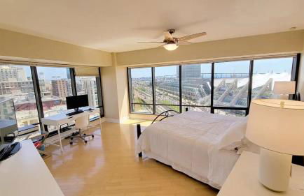 Luxurious and Spacious 2-Bedroom Condo Unit Downtown San Diego in the Heart of the Gaslamp Quarter - 30-Day Min recommended - 14-Day Min acceptable - Foto 17