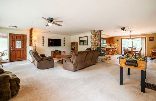 Deck and Hot Tub Rustic Groveland Home! - Foto 5