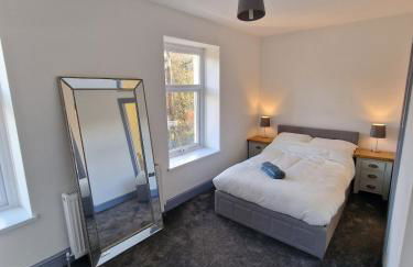 Stunning Modern Riverside Cottage - Photo 24